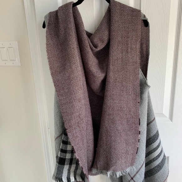 Gorgeous “Burberry style” poncho/vest - Picture 2 of 5